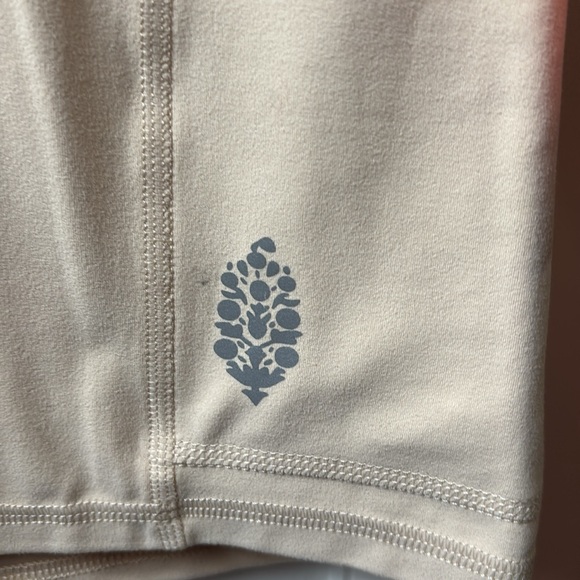 Women's Cream Shorts NWT - Picture 5 of 5